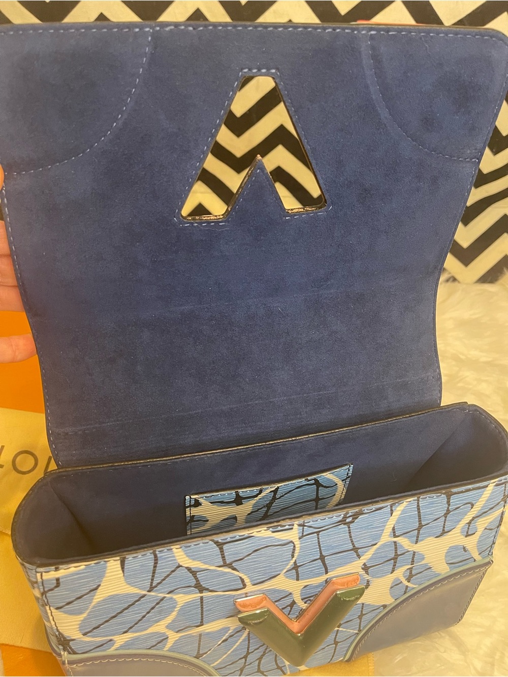 VGUC Louis Vuitton Limited Edition Aqua Epi Twist MM Bag 2016 Cruise Runway SHW - Picture 8 of 16